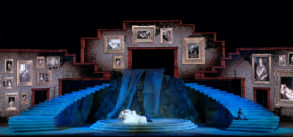 “Traviata” fra scale e dipinti d’autore